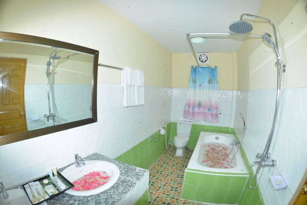 New Golden Forward Hotel Γιανγκόν Εξωτερικό φωτογραφία