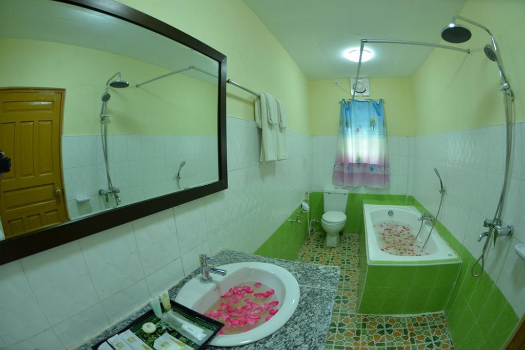 New Golden Forward Hotel Γιανγκόν Εξωτερικό φωτογραφία