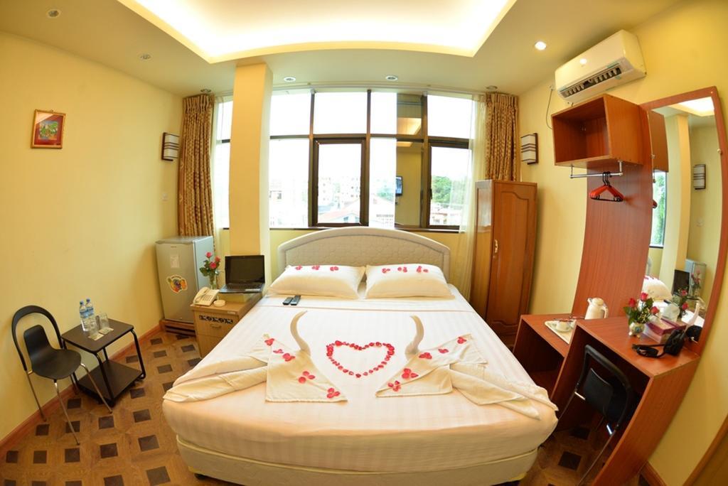 New Golden Forward Hotel Γιανγκόν Εξωτερικό φωτογραφία