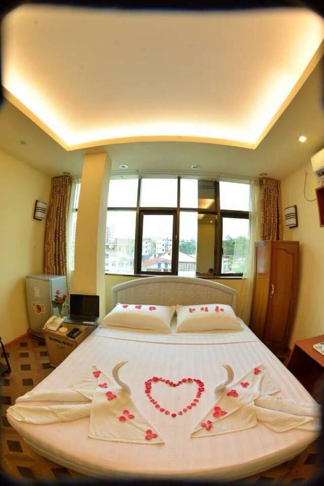 New Golden Forward Hotel Γιανγκόν Εξωτερικό φωτογραφία