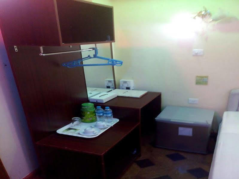 New Golden Forward Hotel Γιανγκόν Εξωτερικό φωτογραφία