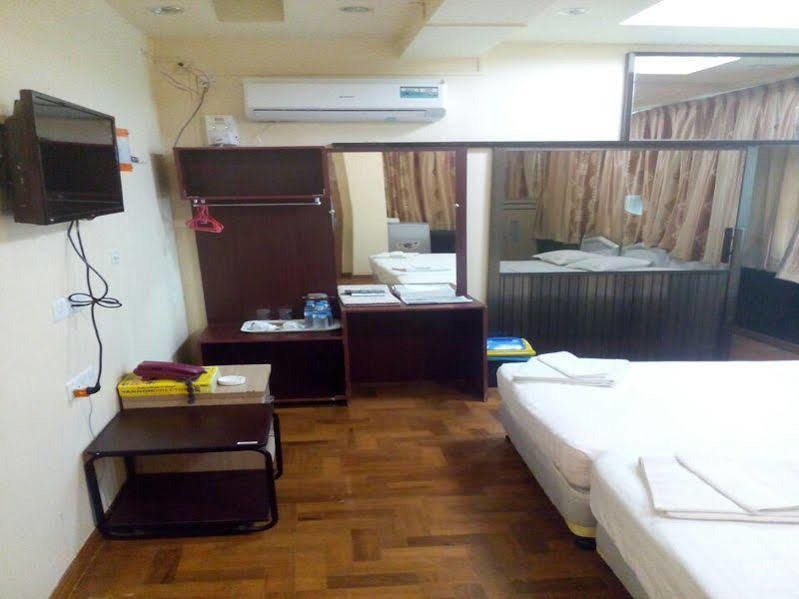 New Golden Forward Hotel Γιανγκόν Εξωτερικό φωτογραφία