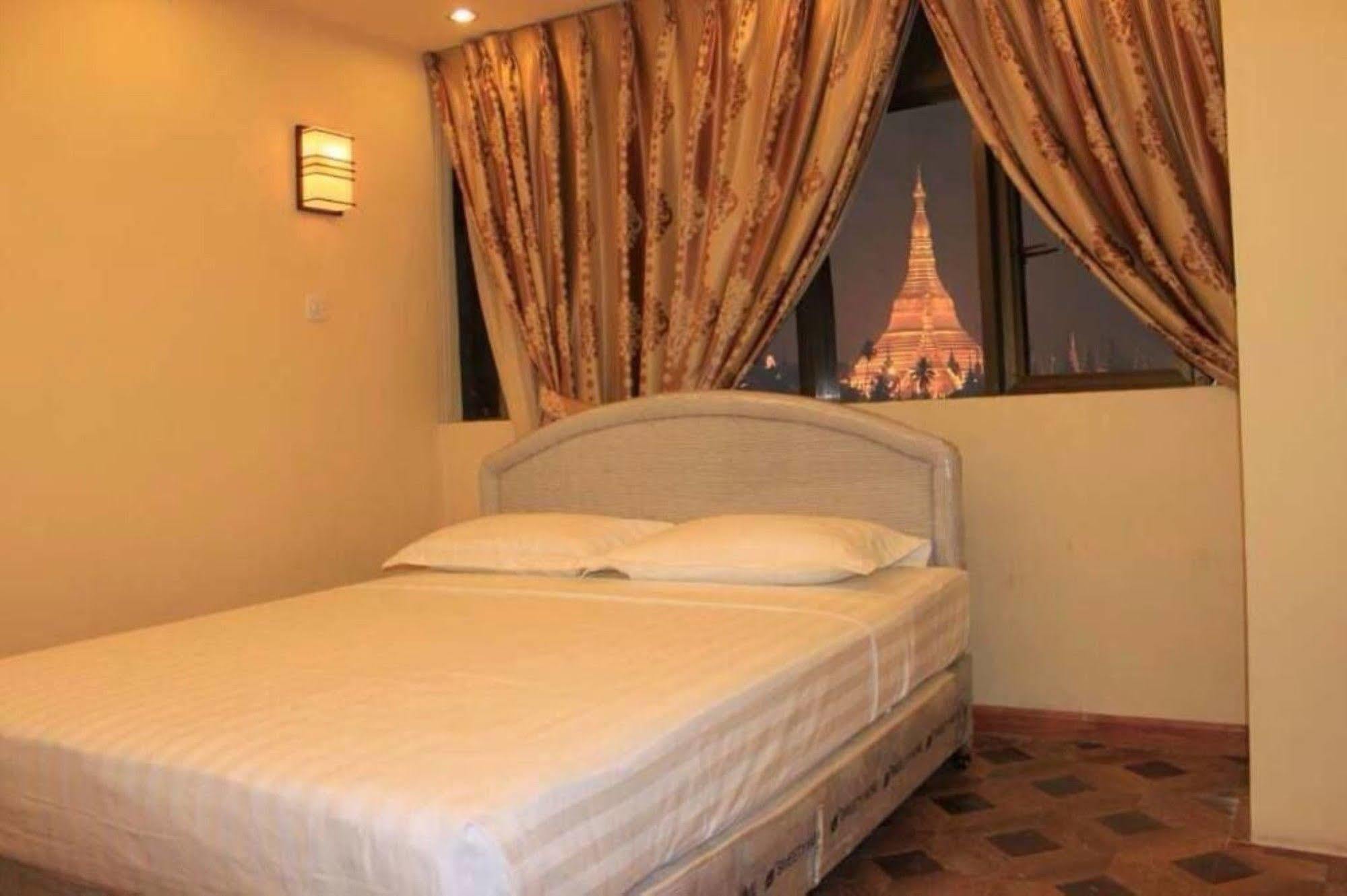 New Golden Forward Hotel Γιανγκόν Εξωτερικό φωτογραφία